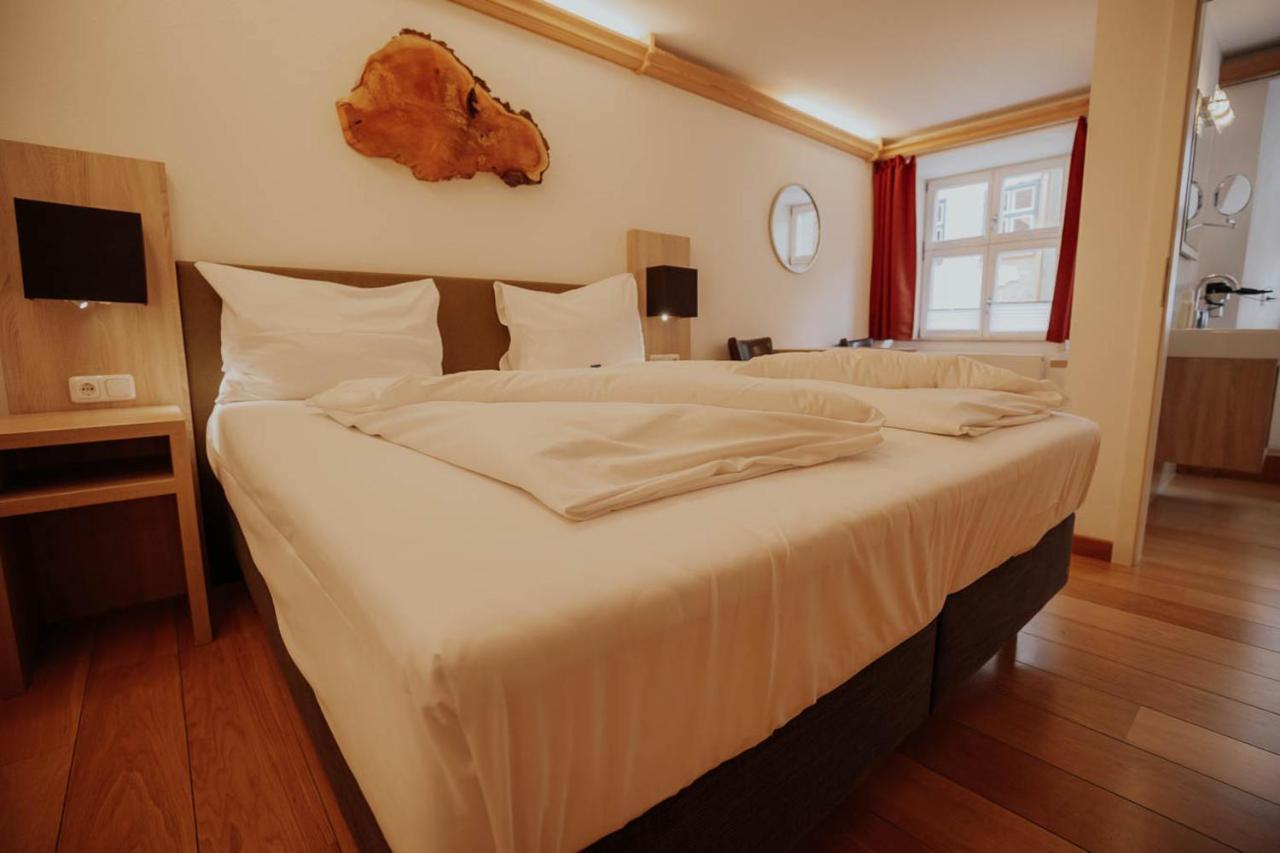 Hotel Gasthaus Zur Sonne Дінкельсбюль Екстер'єр фото