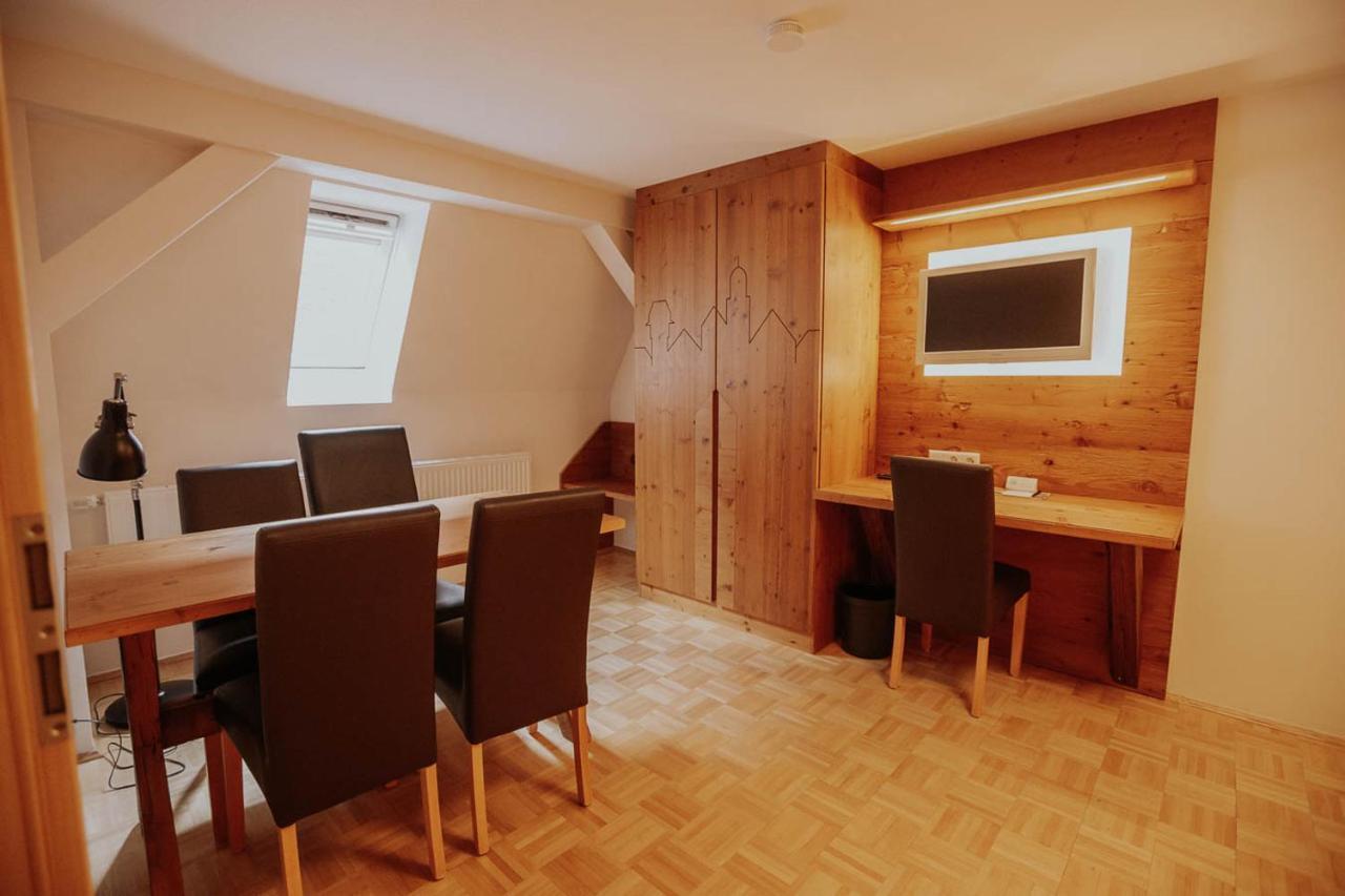 Hotel Gasthaus Zur Sonne Дінкельсбюль Екстер'єр фото